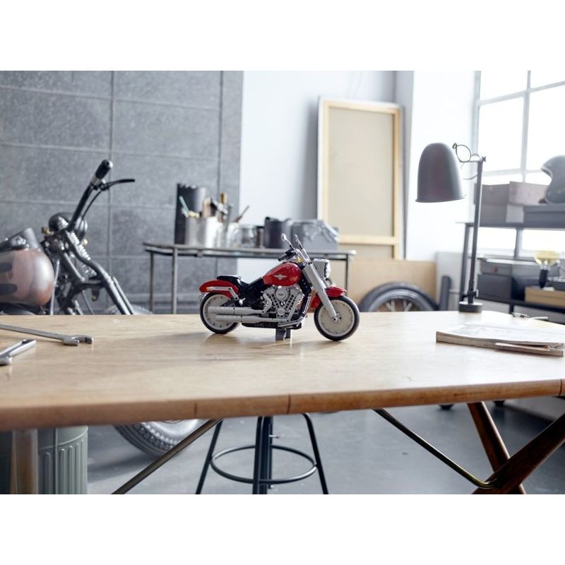 لعبة مجموعة بناء وتركيب مكعبات على شكل دراجة بخارية من تصنيع شركة هارلي - ديفيدسون من طراز فات بوي كريتور إكسبرت من ليغو 10269