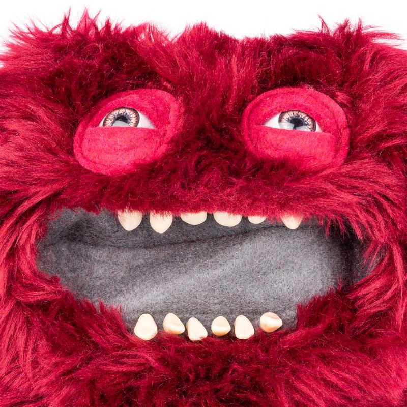 دمية فوجلر يرتدي الملابس الداخلية من القطيفة الحمراء