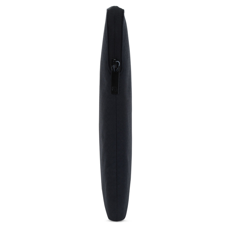 Incase Slim Sleeve Black with Diamond for MacBook Pro 15 Inch